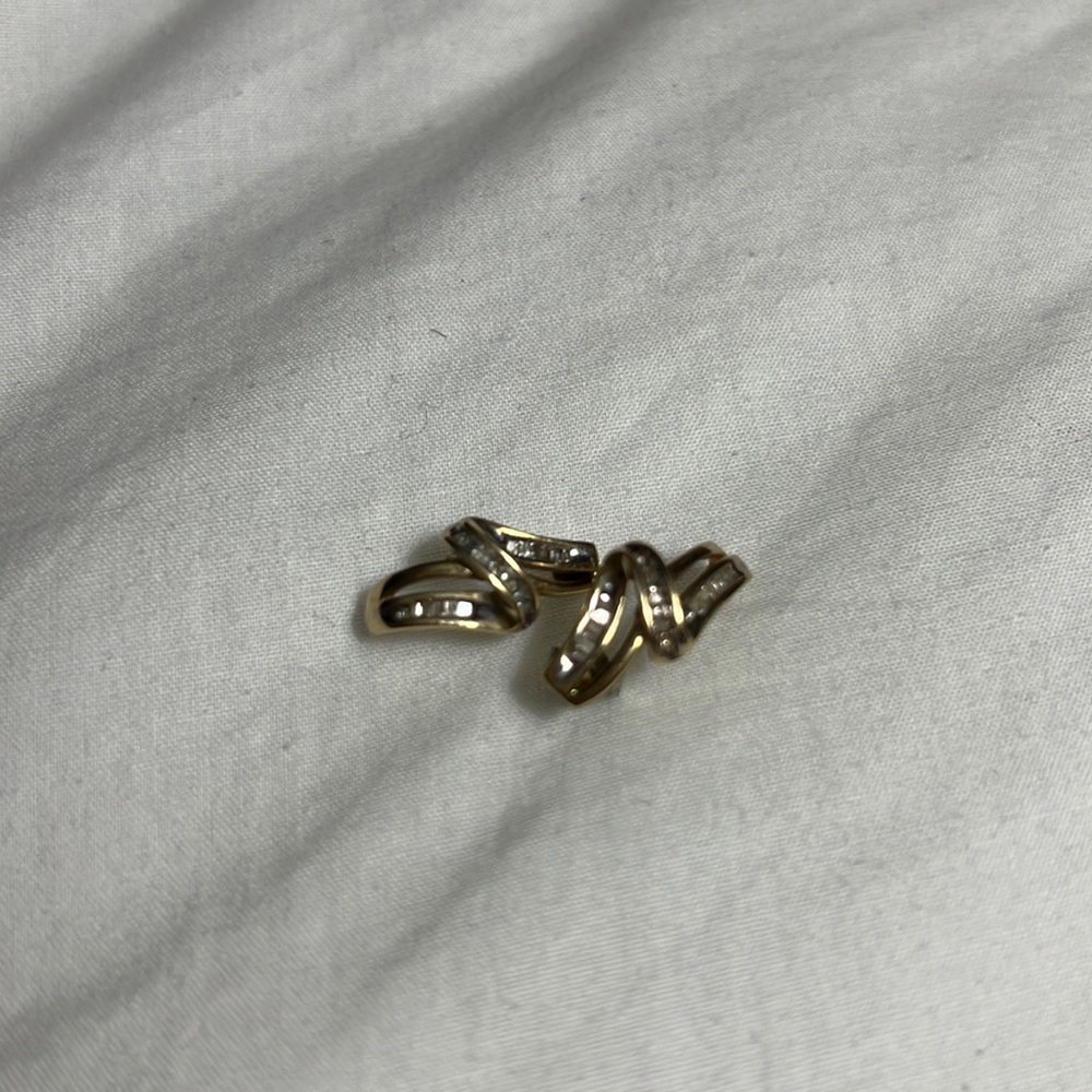 14k earring with real diamonds